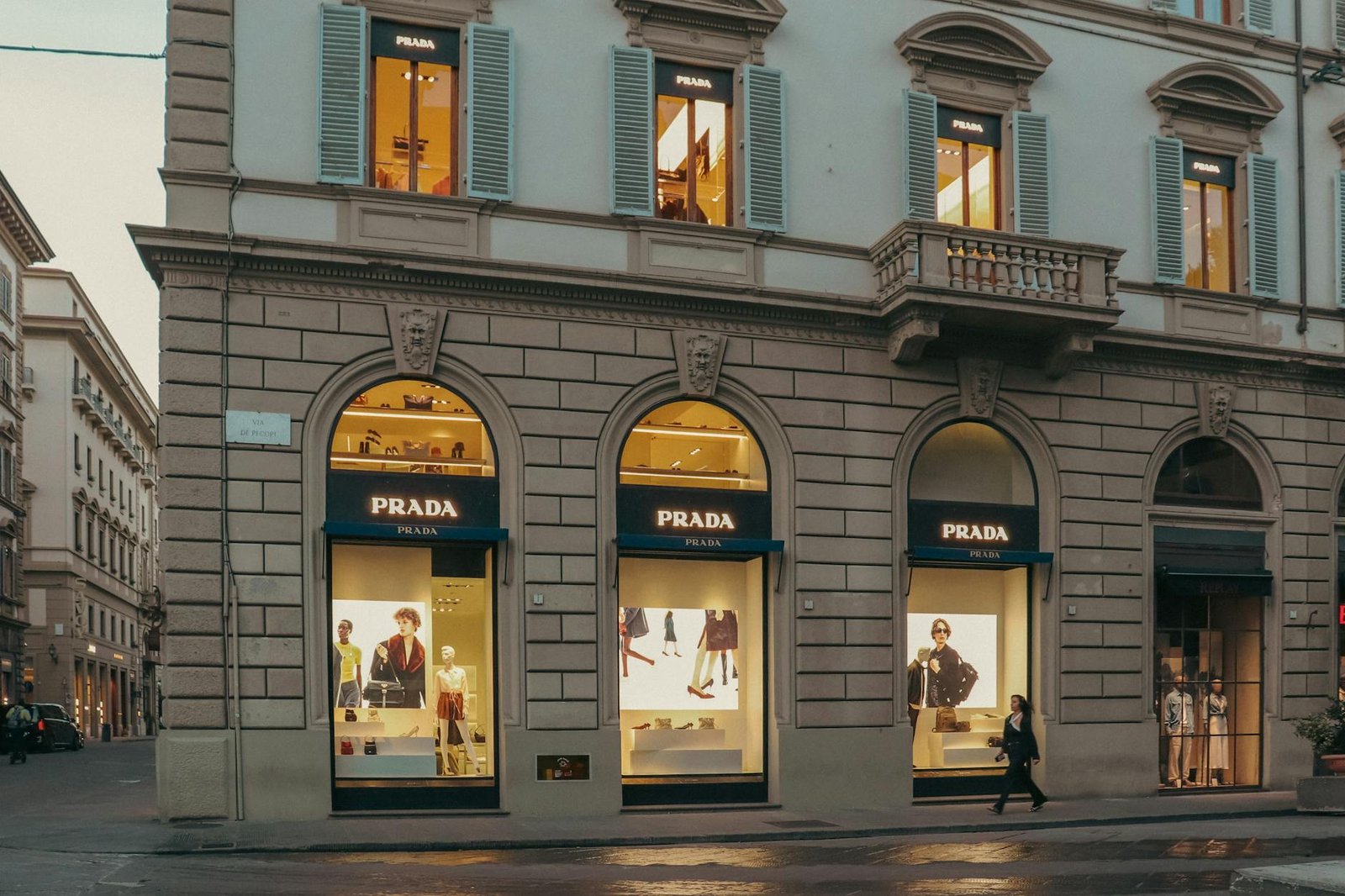 Din Bumbac in Dantela Cum Ale featured