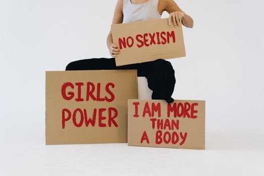 Garderoba Capsulă Perfectă: 5 Cămăși de Noapte Versatile și 3 Seturi de Lenjerie Intimă Esențiale (Studiu de Caz 2026) 3 Studio shot of protest signs advocating women's empowerment and equality.