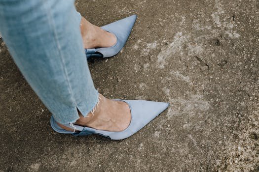 Close-up of blue pointed heels paired with jeans, perfect for fashion-forward individuals.
